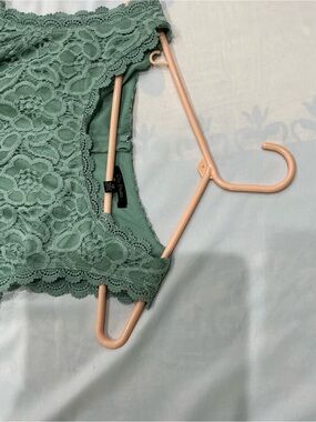 Knox Rose Floral Lace Bandeau in Sage Green